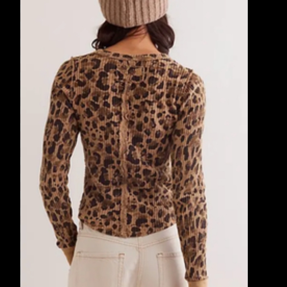 NWT FREE PEOPLE WE THE FREE Pretty Little Thermal Top In Leopard MSRP $58 Size M - Picture 2 of 4
